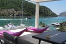 Vakantiehuis Villa Riva - Five Bedroom Villa with Pool and Sea 