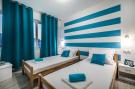 Holiday home Apartments Sunshine Home - Twin Room ( Blue )