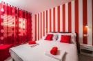 Ferienhaus Apartments Sunshine Home - Double Room ( Red )