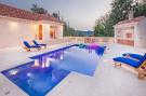 Vakantiehuis Villa Doline-Two Bedroom Villa with Swimming Pool