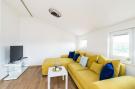 Vakantiehuis Apartments Mistral - Three Bedroom Apartment with 