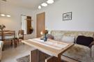 Holiday homeGermany - : Schwalbenhof im Reetdachhaus