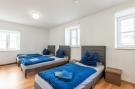 Holiday homeGermany - : Ferienwohnung Haunsheim - rechts &amp; links