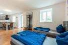 Holiday homeGermany - : Ferienwohnung Haunsheim - rechts &amp; links