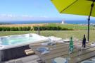 FerienhausFrankreich - : Premium-Ferienvilla mit Jacuzzi 180° Panorama-Meer