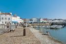 Holiday homeFrance - : Residence Le Palais des Gouverneurs St Martin-de-R