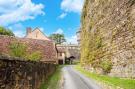 FerienhausFrankreich - : Maison typique et roulotte vue sur le château d'Ha