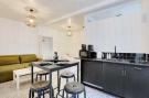 Holiday homeFrance - : LE-19-MONTREUIL