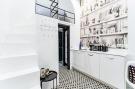 Holiday homeFrance - : Studio D'architecte Charmant Dans Un Immeuble Du X