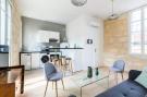 Holiday homeFrance - : Superbe Appartement En Plein Cœur Des Chartrons