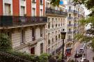 Holiday homeFrance - : Spacieux Studio éclairé Au Centre De Montmartre