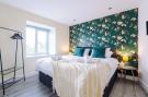 Holiday homeGreat Britain - : 1 Bedroom Apartment King Bed 1 Bathroom Church Roa