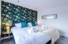 Holiday homeGreat Britain - : 1 Bedroom Apartment King Bed 1 Bathroom Church Roa