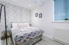 Holiday homeGreat Britain - : 1 Bedroom Apartment Double Bed 1 Bathroom Church R