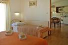 FerienhausKroatien - : Apartment im Haus Pink Starigrad Paklenica SD17-A0