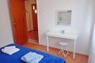 VakantiehuisKroatië - Oost Kroatië: Holiday home Nika Starigrad Paklenica-3-Raum App S