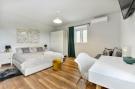 FerienhausKroatien - : Airy with fresh white decor