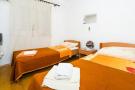 FerienhausKroatien - : Rooms Kisic - Twin Room with Shared Bathroom