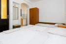 FerienhausKroatien - : Apartments Klis -Two-Bedroom Apartment with Terrac