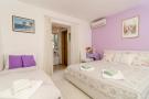 FerienhausKroatien - : Guest House Ćuk - Triple Room with Patio