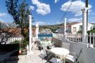 FerienhausKroatien - : Guest House Ćuk - Triple Room with Patio