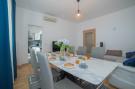 FerienhausKroatien - : Apartment Faros - Two-Bedroom Apartment with Terra