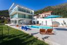 FerienhausKroatien - : Villa Dupcic - Five-Bedroom Villa with Private Poo