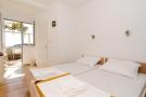 FerienhausKroatien - : Guest House Misita - Triple Room with Balcony and 