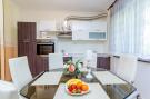 VakantiehuisKroatië - Oost Kroatië: Apartments Nicol - Two-Bedroom Apartment with Terr