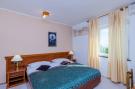 VakantiehuisKroatië - Oost Kroatië: Apartments Nicol - Two-Bedroom Apartment with Terr