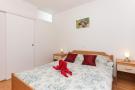 FerienhausKroatien - : Apartments Pojko - Standard One-Bedroom Apartment 