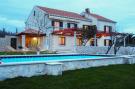 FerienhausKroatien - : Villa Antonija - Four-Bedroom Villa with Terrace a