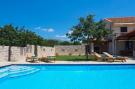 FerienhausKroatien - : Villa Antonija - Four-Bedroom Villa with Terrace a