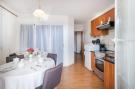 FerienhausKroatien - : Apartments Lotea - Two-Bedroom Apartment with Terr