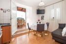 FerienhausKroatien - : Apartments Lotea - Two-Bedroom Apartment with Terr