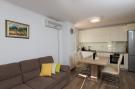 VakantiehuisKroatië - : Apartment Gigi - Two Bedroom Apartment with Terrac