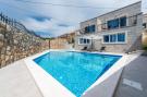 FerienhausKroatien - : Villa Kabalero - Four-Bedroom Villa with Private P