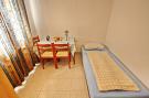 FerienhausKroatien - : Apartments Lemeš - One Bedroom Apartment with Gard