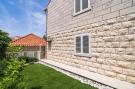 VakantiehuisKroatië - Oost Kroatië: Holiday Home King - Four Bedroom House with Terrac