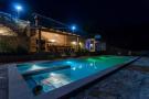 FerienhausKroatien - : Villa Falcon Rook - Four-Bedroom Villa with Terrac