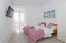 VakantiehuisKroatië - Oost Kroatië: Apartments Isabora - Two-Bedroom Apartment with Te