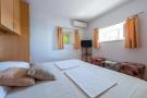 FerienhausKroatien - : Apartments Kirigin - One Bedroom Apartment with Te