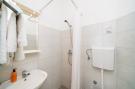 FerienhausKroatien - : Guest House Villa Nina- Comfort Triple Room with B