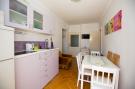 FerienhausKroatien - : Guest House Gugily- Triple Room with Shared Bathro