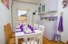 FerienhausKroatien - : Guest House Gugily- Triple Room with Shared Bathro