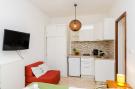 FerienhausKroatien - : Apartments Versus- Studio Apartment with Terrace