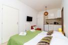 FerienhausKroatien - : Apartments Versus- Studio Apartment with Terrace