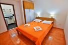 VakantiehuisKroatië - : Apartments Lenka - Two Bedroom Apartment with Gard