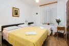 FerienhausKroatien - : Guest House Kusalo-  Basic Triple Room with Patio 