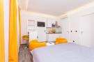 FerienhausKroatien - : Apartments Villa Peragro - Studio Apartment (ŽUTI)